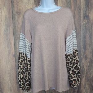 Lime n Chili Leopard Print Sleeve Crew Neck Sweater L                      D432